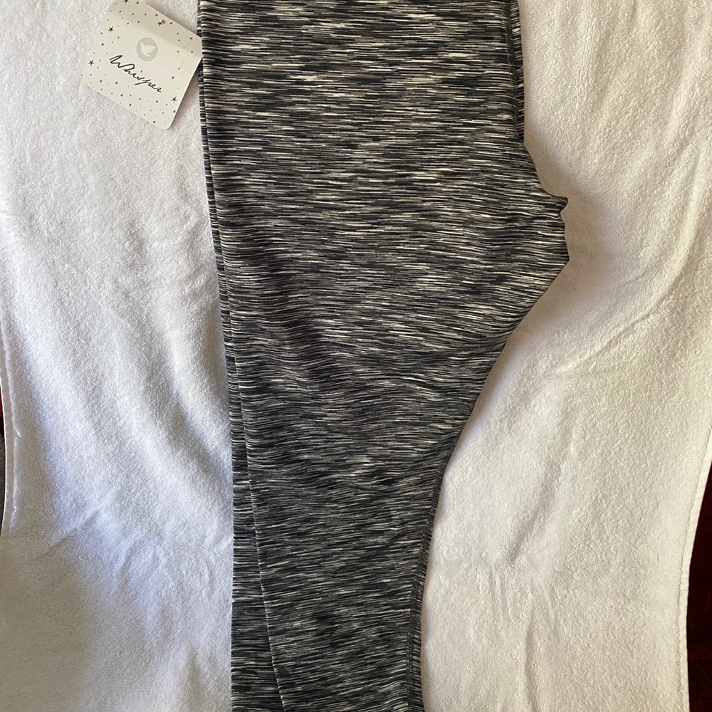 NWT black and white workout capris